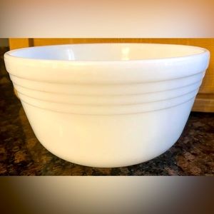 Pyrex 3 qt mixing bowl